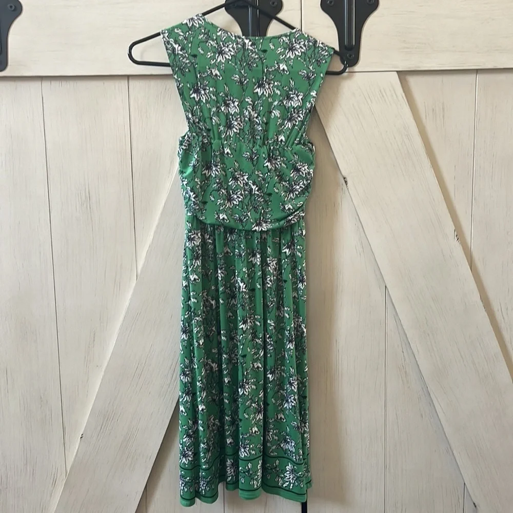 #106 Max Studio Green Floral Dress - Picture 2 of 4